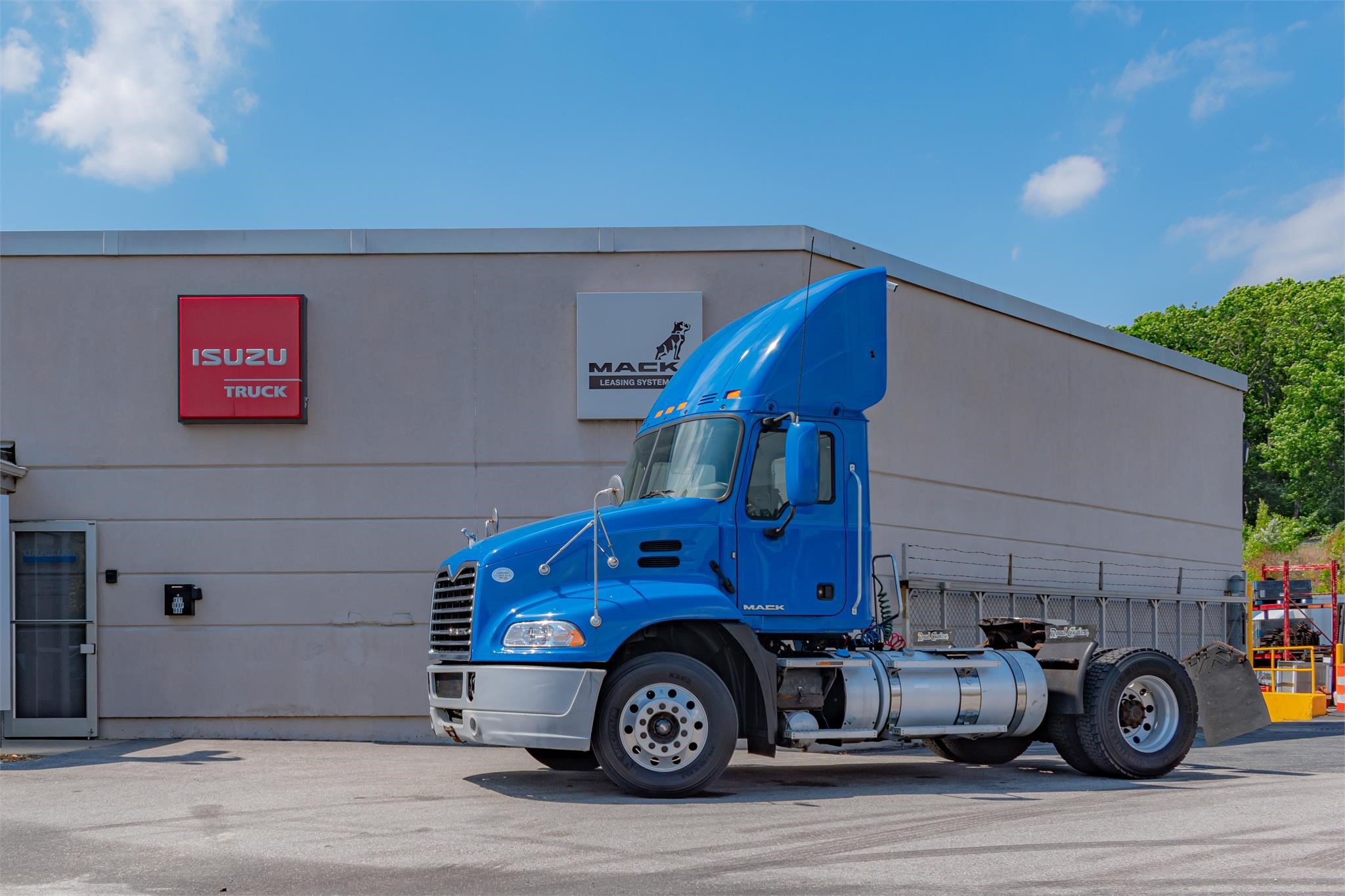 2015 MACK PINNACLE CXU612 - image 1 of 6