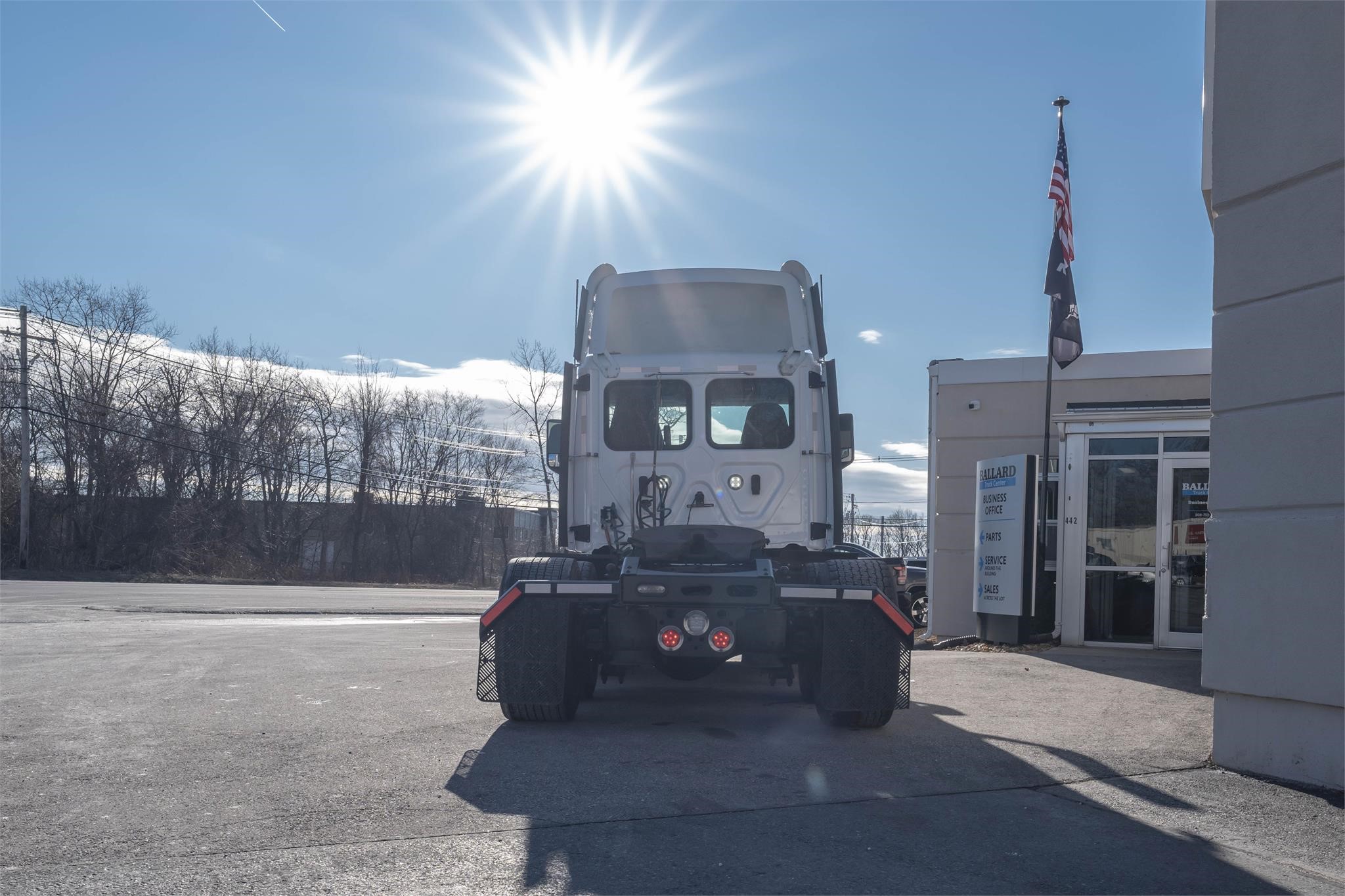 2018 FREIGHTLINER CASCADIA 116 - image 5 of 6