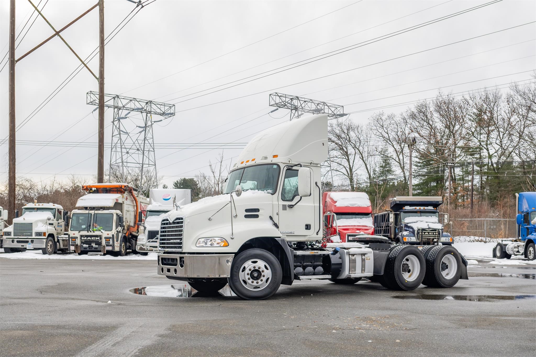 2016 MACK PINNACLE CXU613 - image 2 of 6