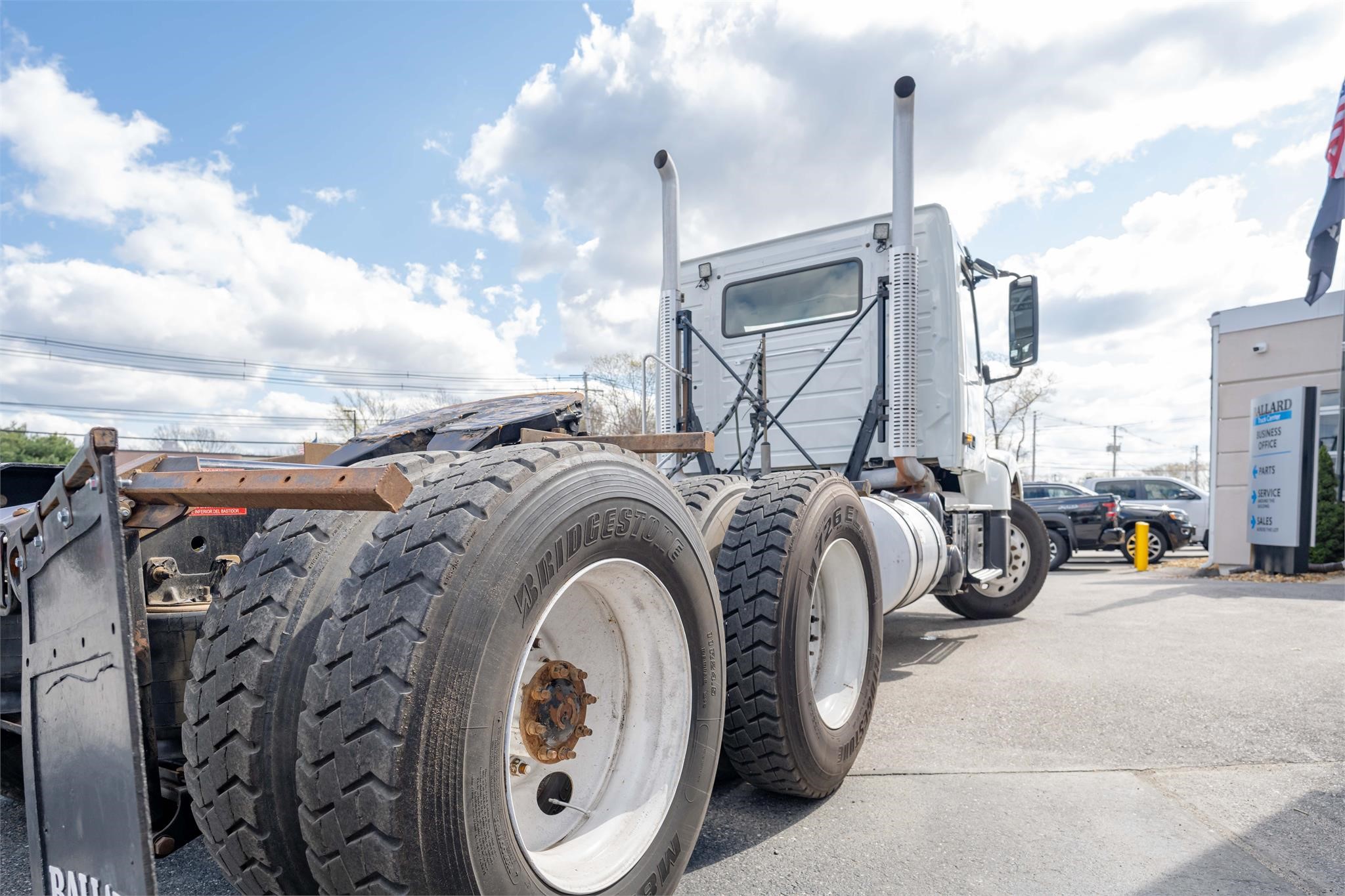 2019 VOLVO VHD64FT300 - image 6 of 6