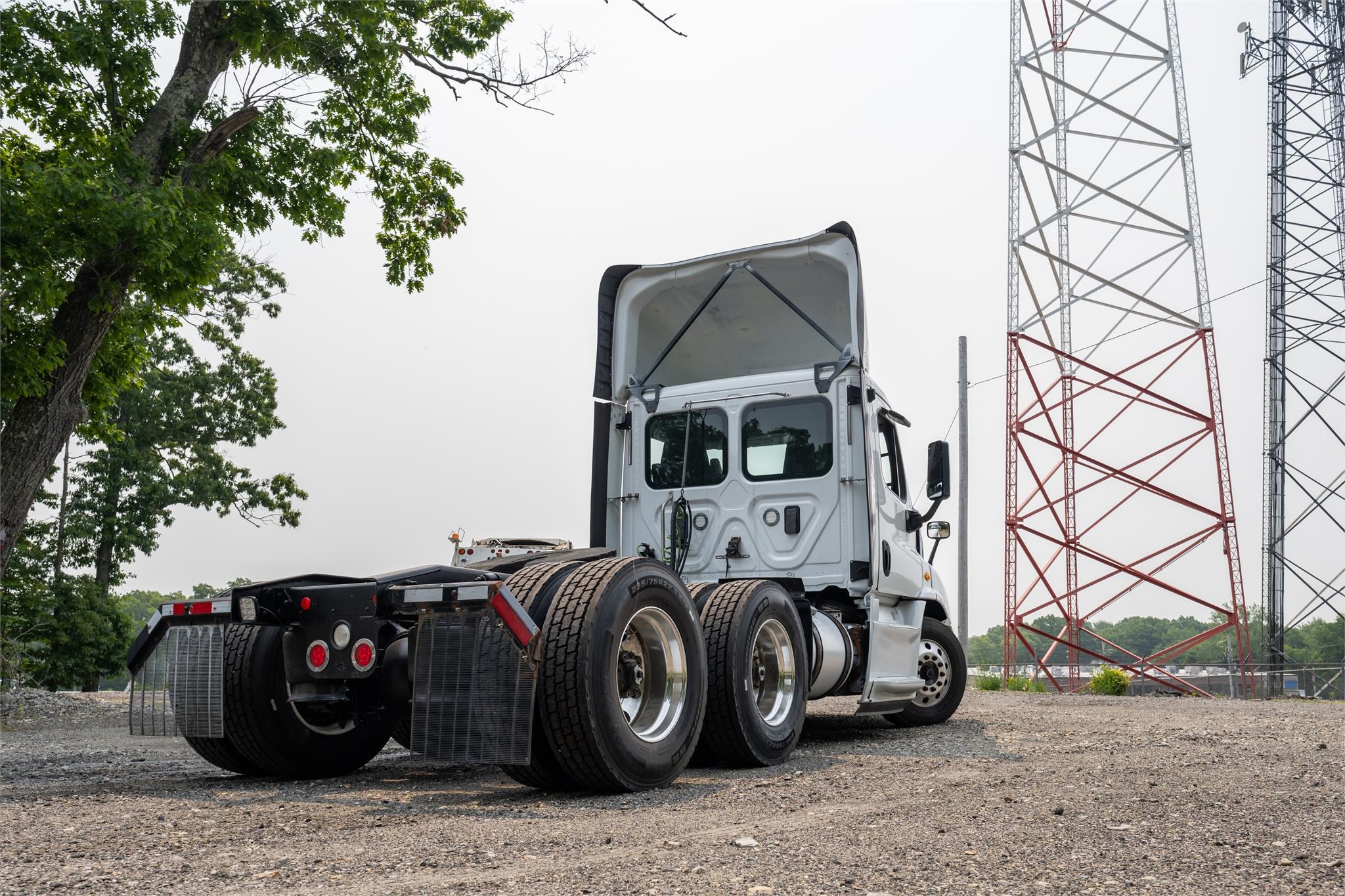 2017 FREIGHTLINER CASCADIA 113 - image 5 of 6