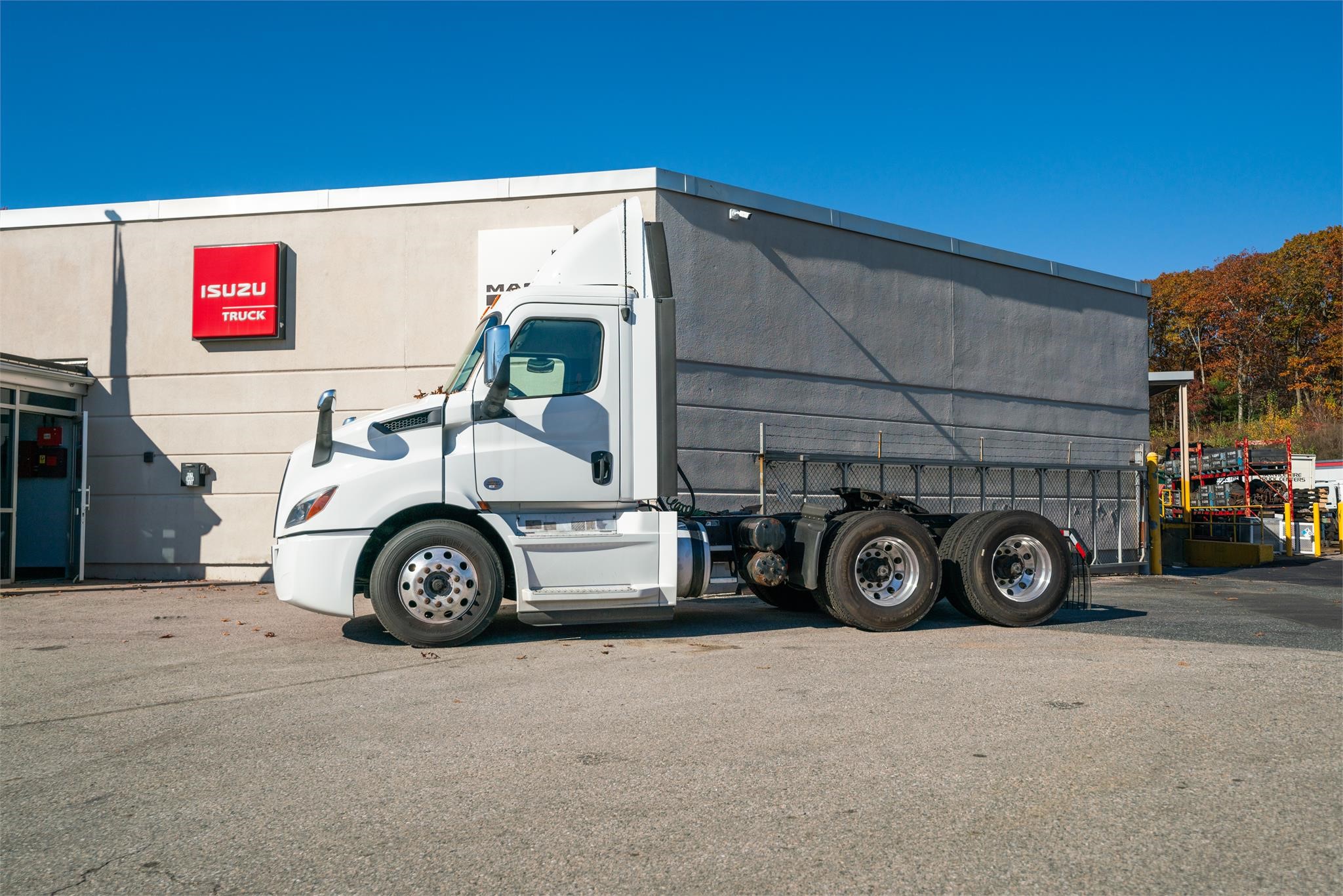 2018 FREIGHTLINER CASCADIA 116 - image 2 of 6