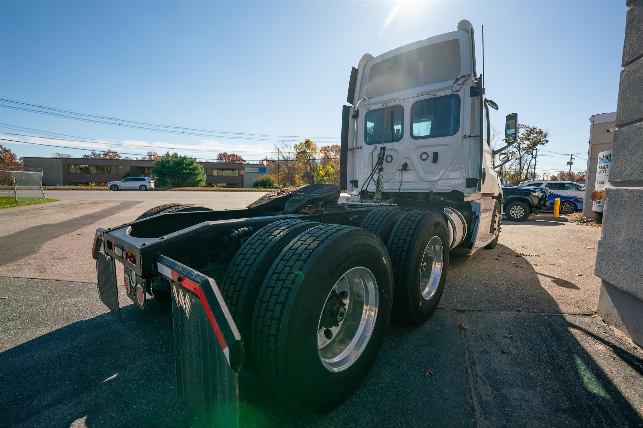 2018 FREIGHTLINER CASCADIA 116 - image 4 of 6