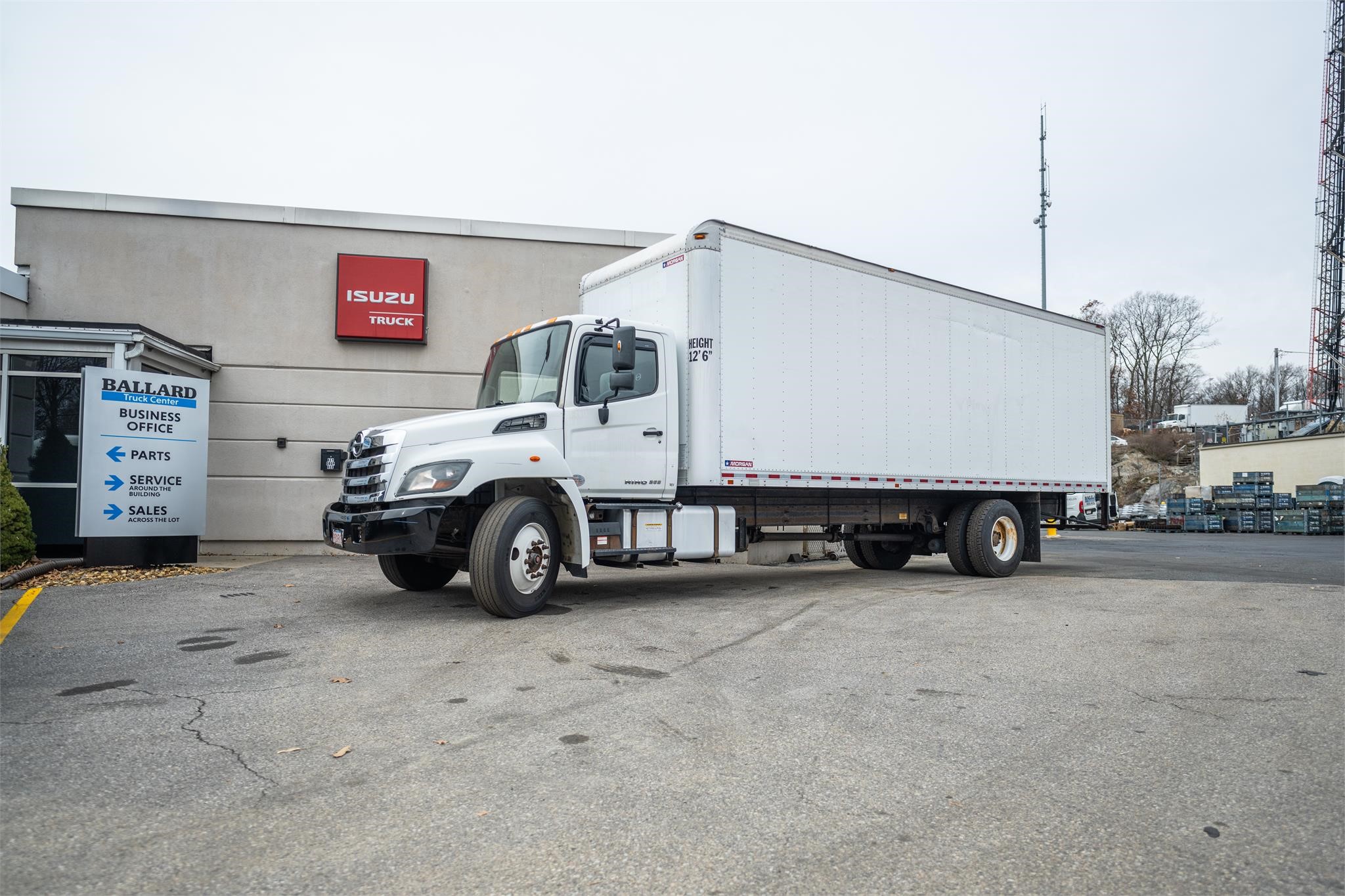 2018 HINO 268 - image 1 of 6