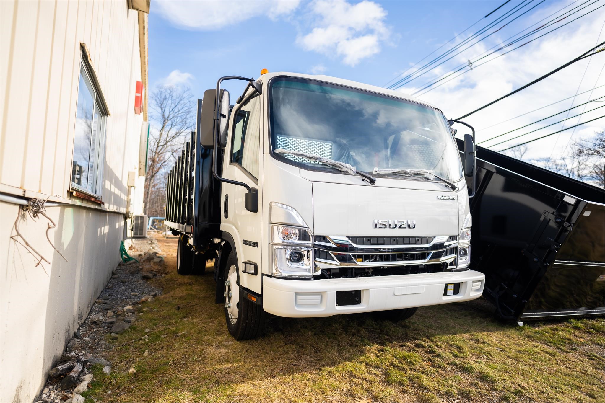 2024 ISUZU NPR HD - image 3 of 6