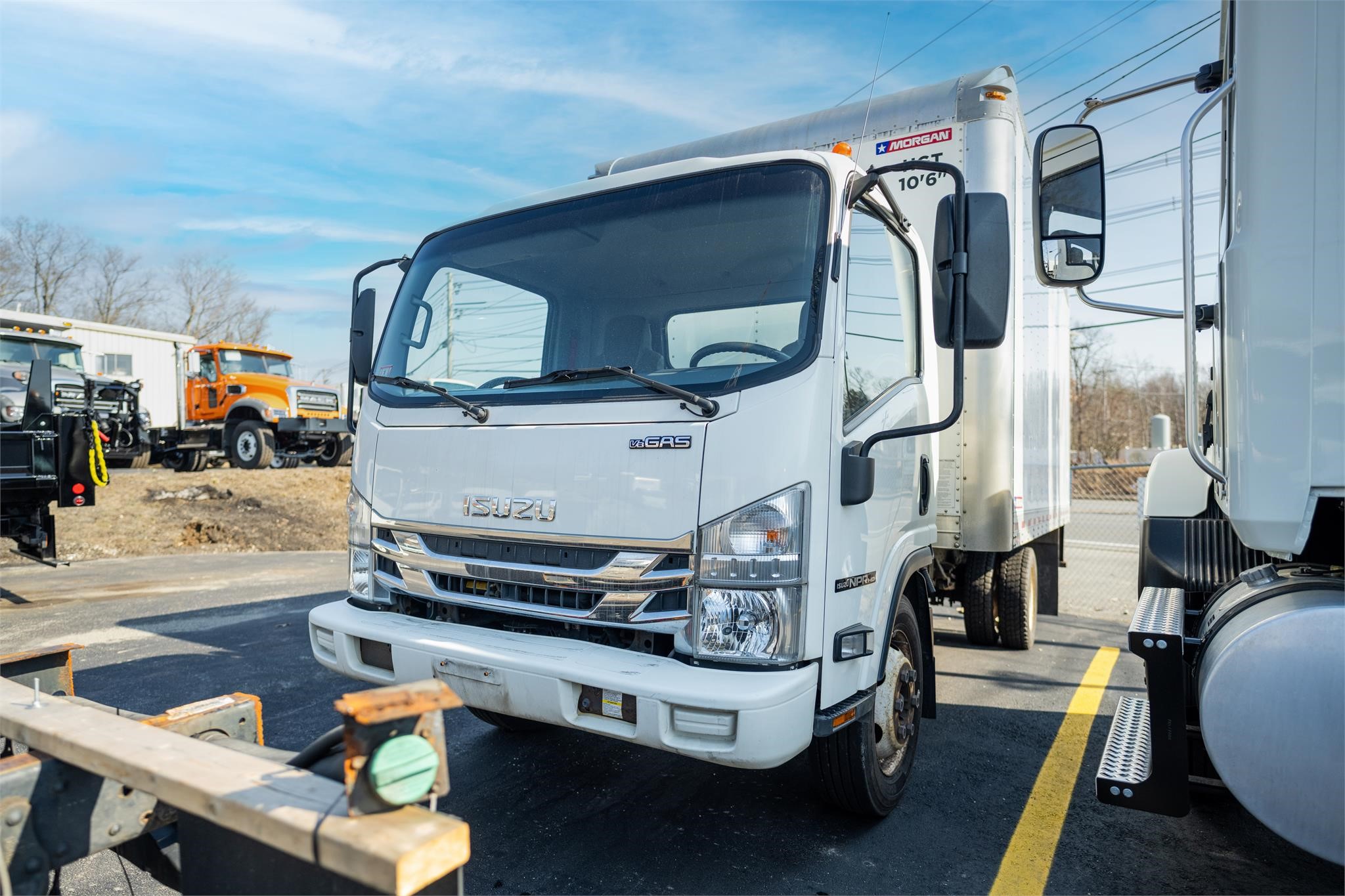 2017 ISUZU NPR HD - image 2 of 6