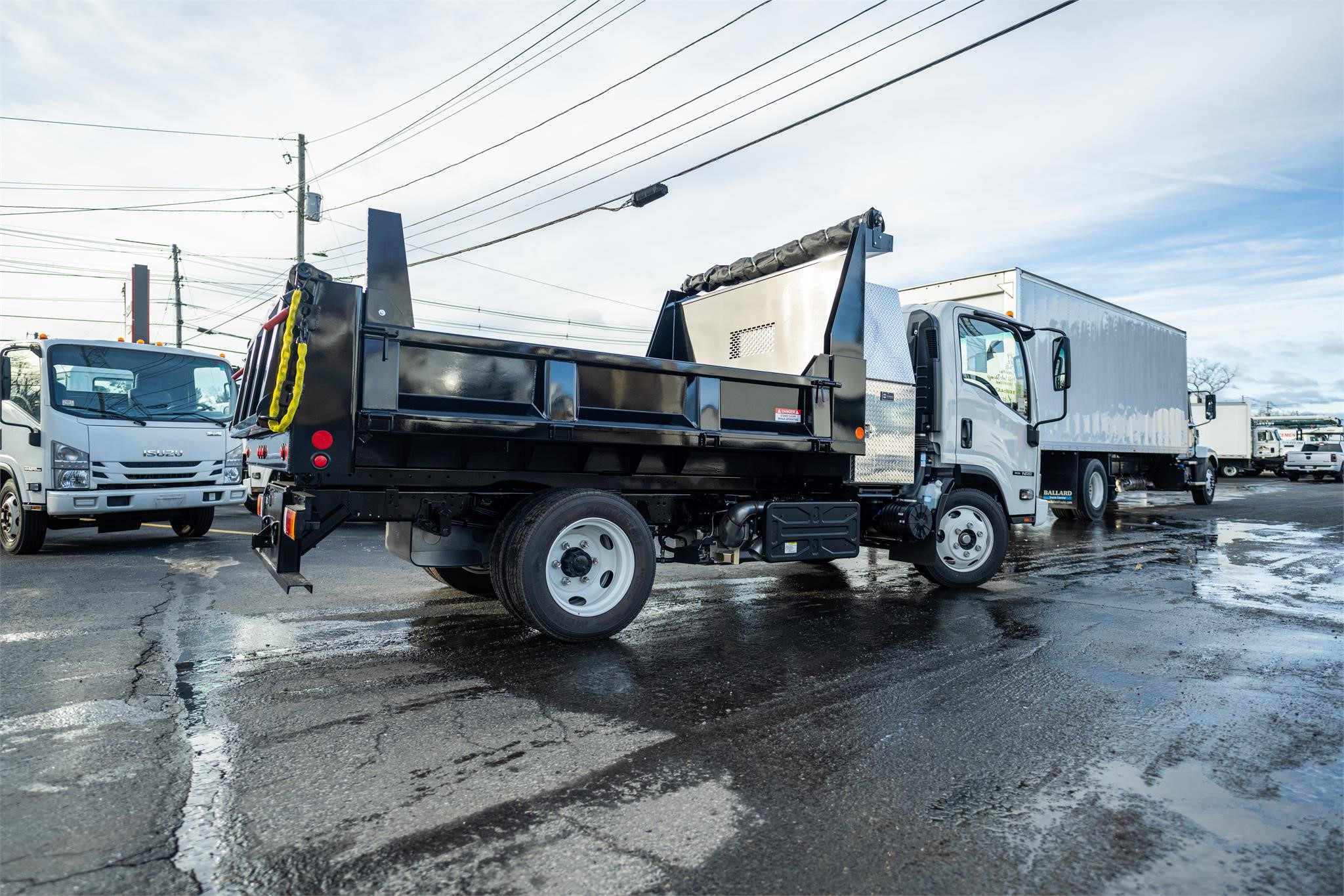 2024 ISUZU NRR - image 5 of 6