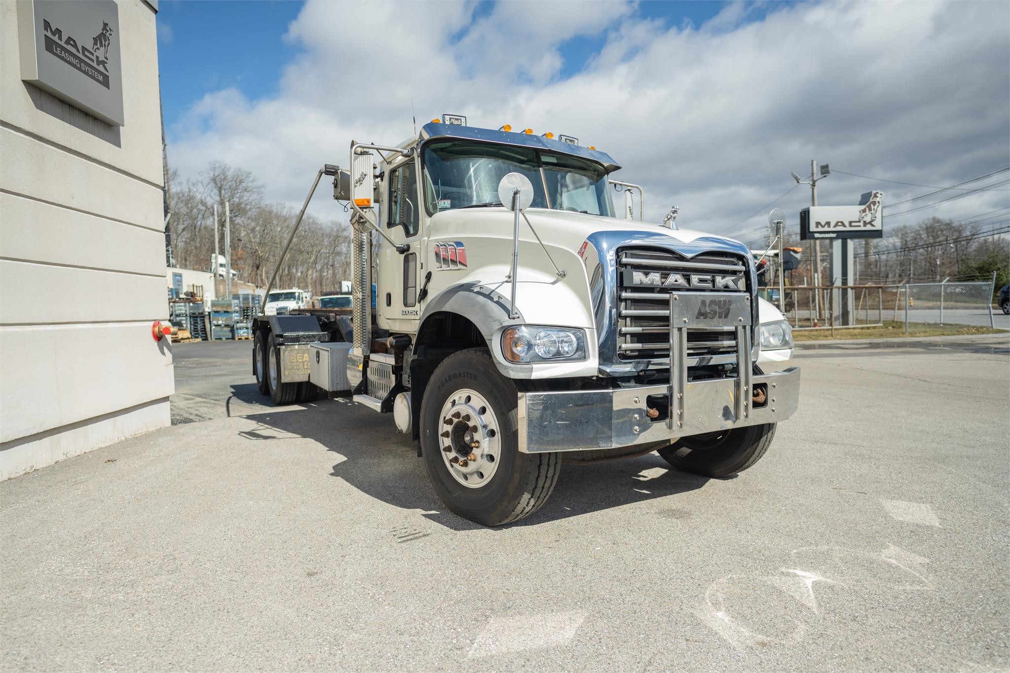 2017 MACK GRANITE GU713 - image 3 of 6