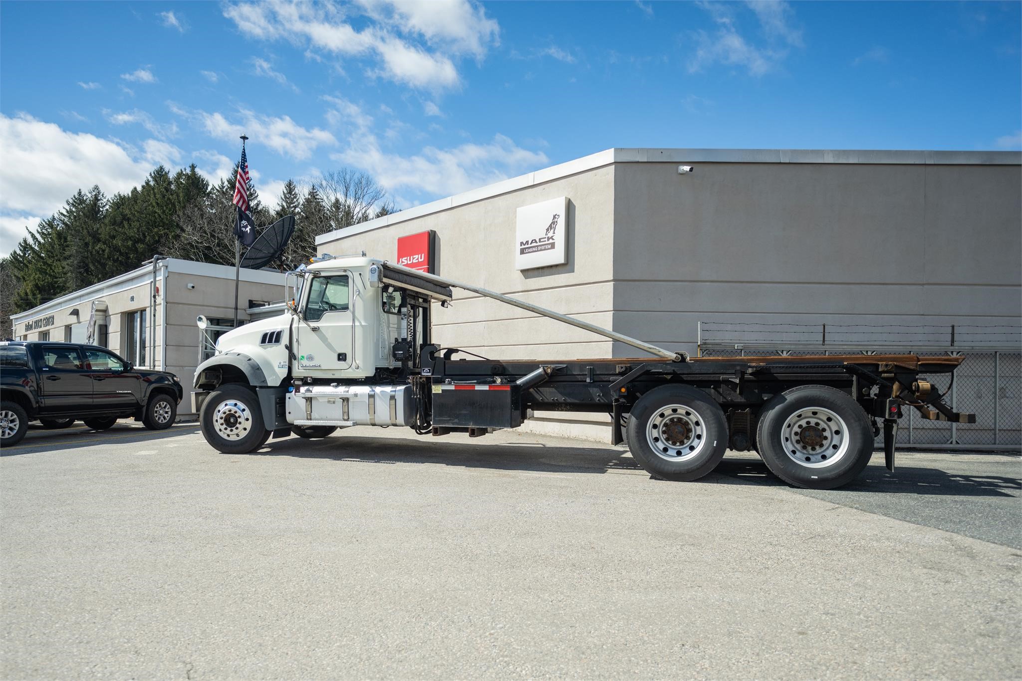 2017 MACK GRANITE GU713 - image 4 of 6