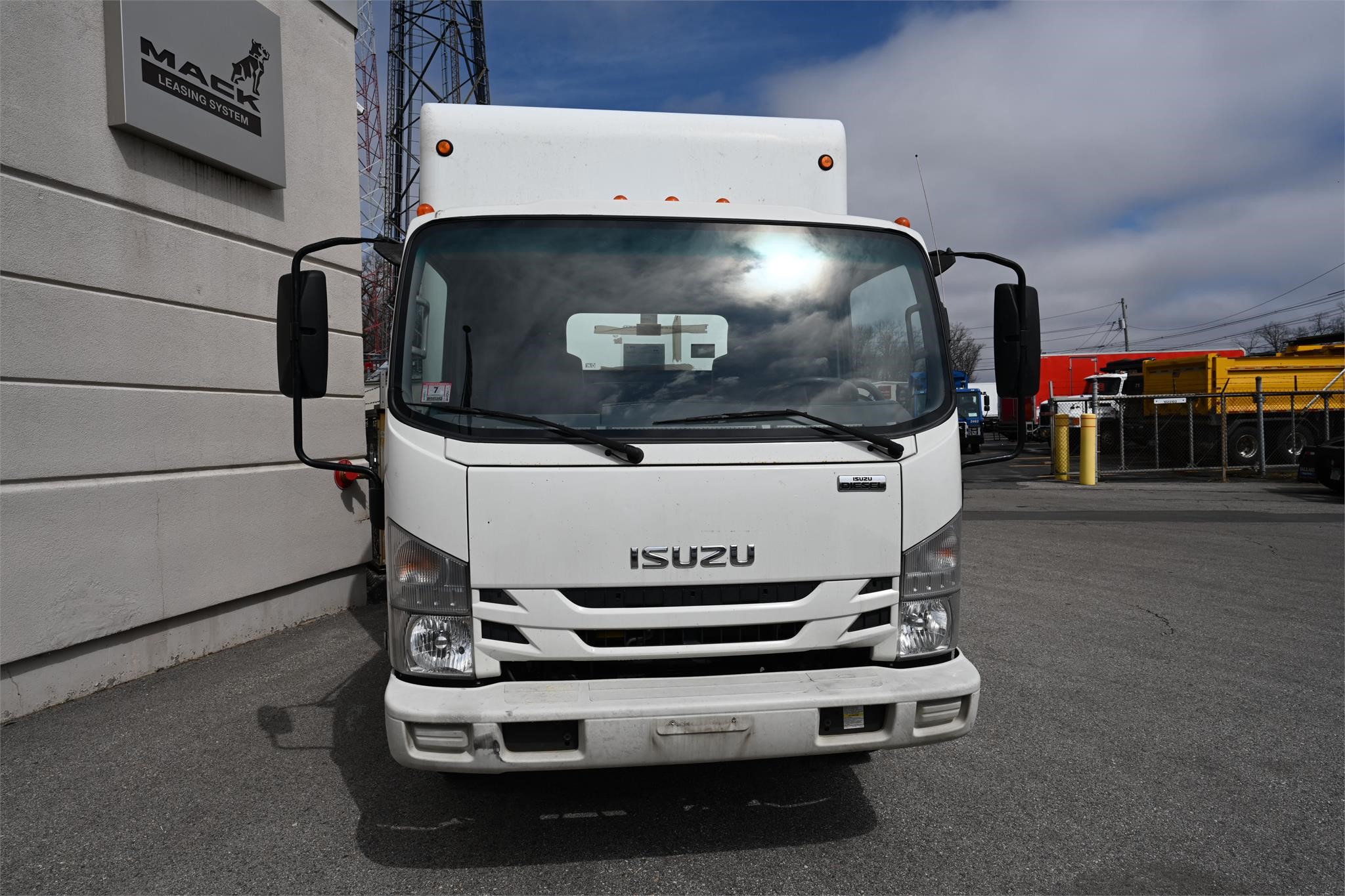 2020 ISUZU NPR XD - image 2 of 6