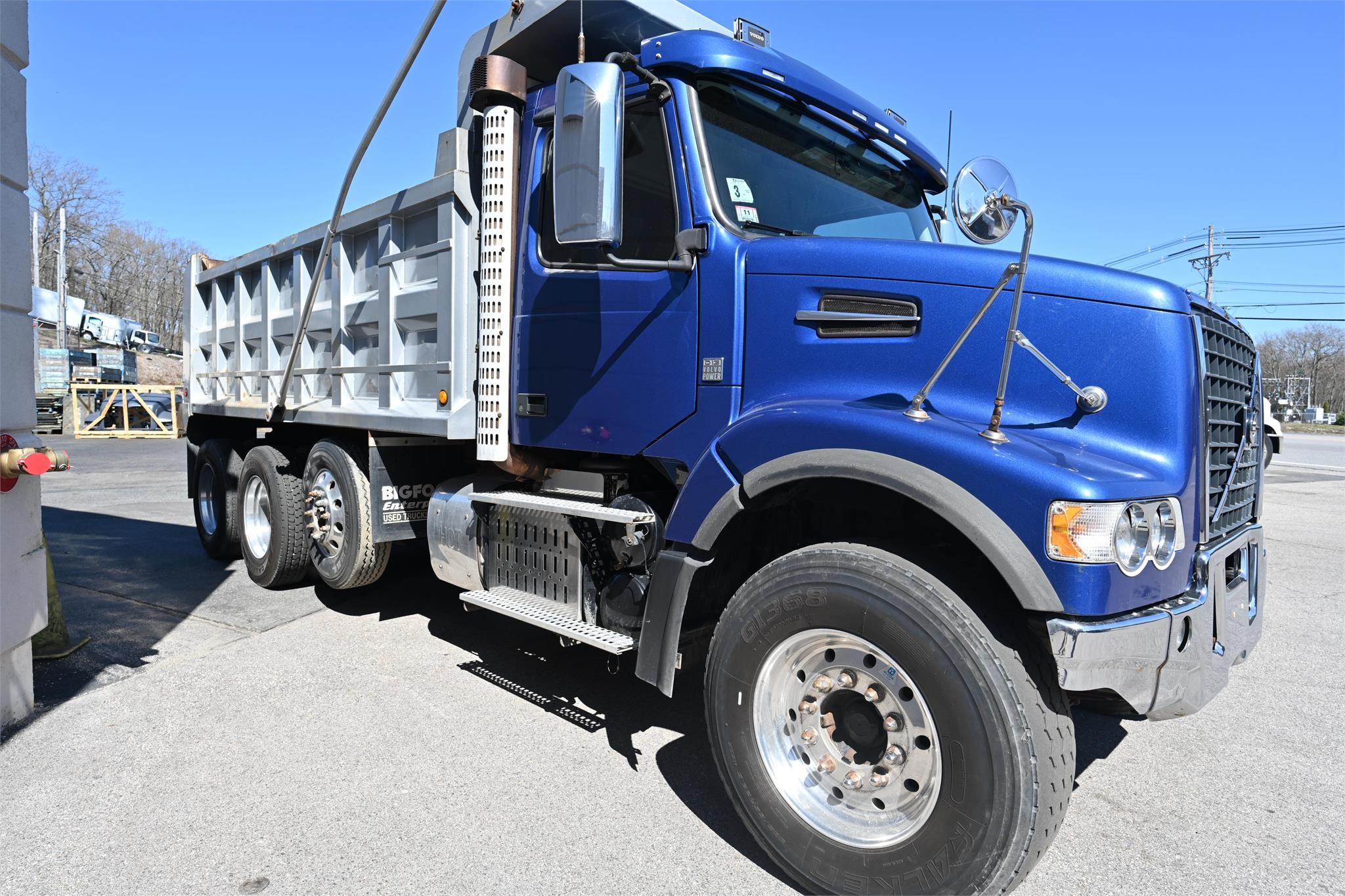 2016 VOLVO VHD84F200 - image 4 of 6