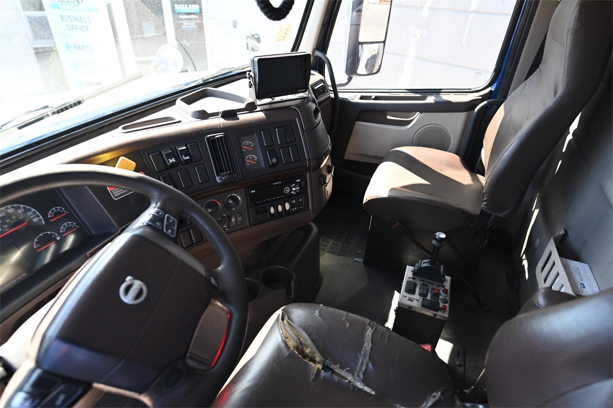 2016 VOLVO VHD84F200 - image 6 of 6