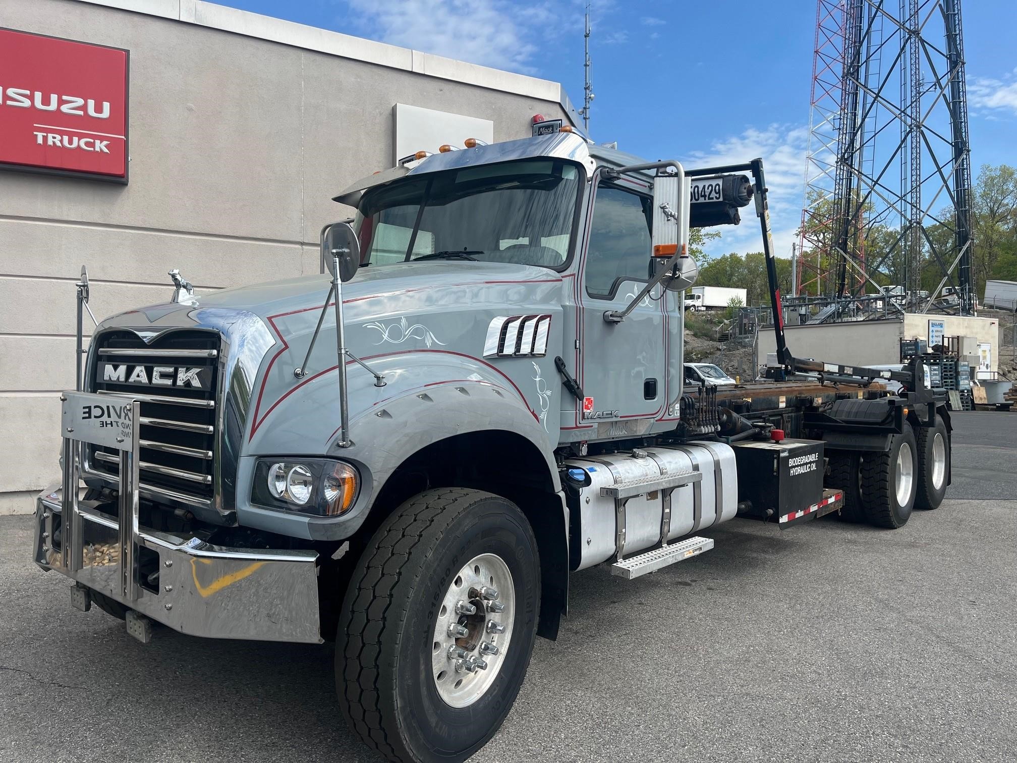 2018 MACK GRANITE GU713 - image 1 of 6