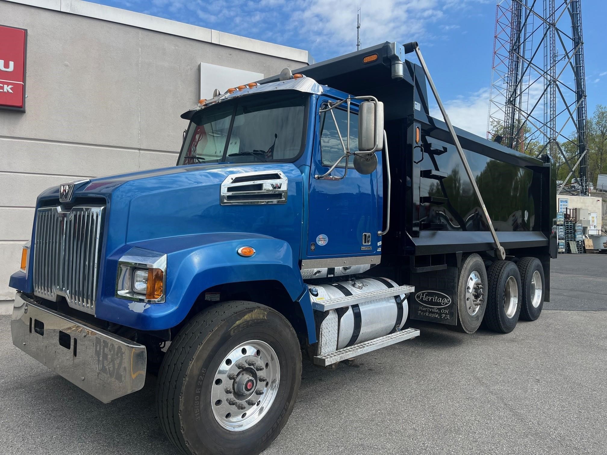 2020 WESTERN STAR 4700 - image 1 of 6