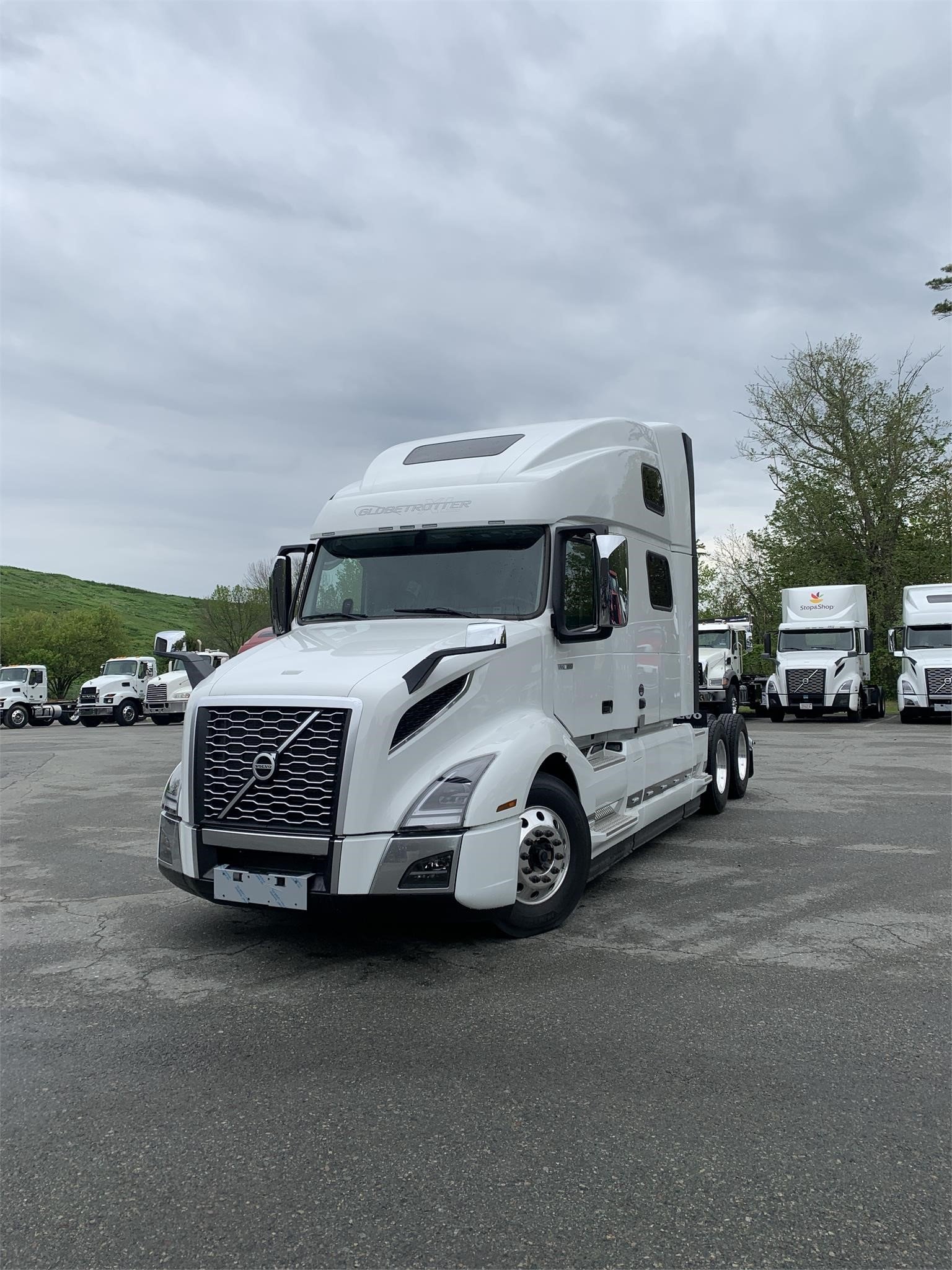 2024 VOLVO VNL64T860 - image 3 of 6