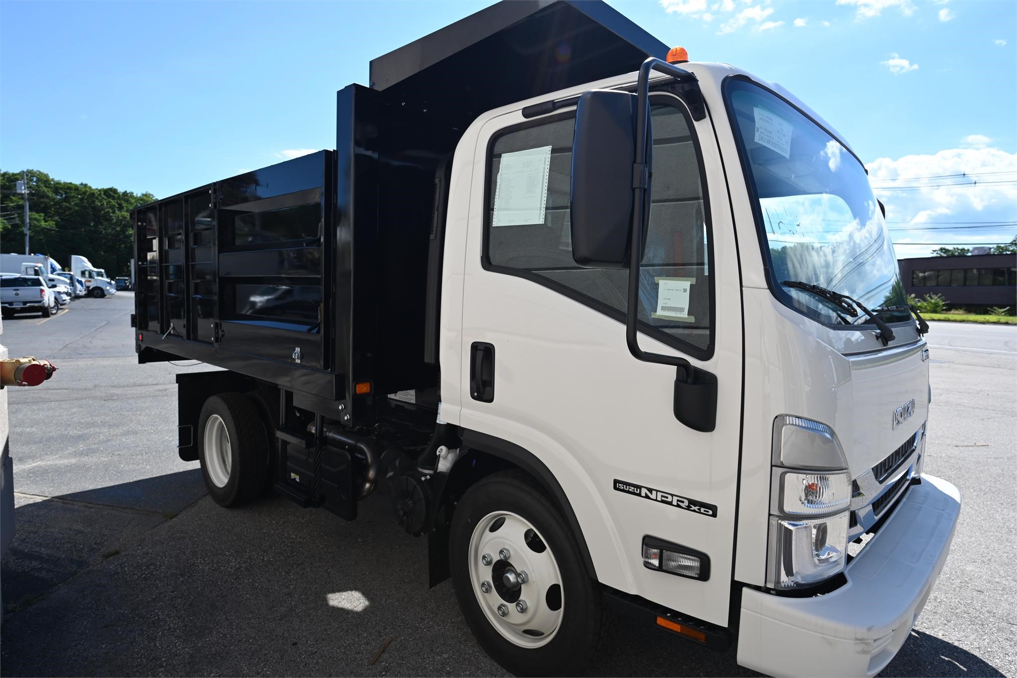 2024 ISUZU NPR XD - image 4 of 6