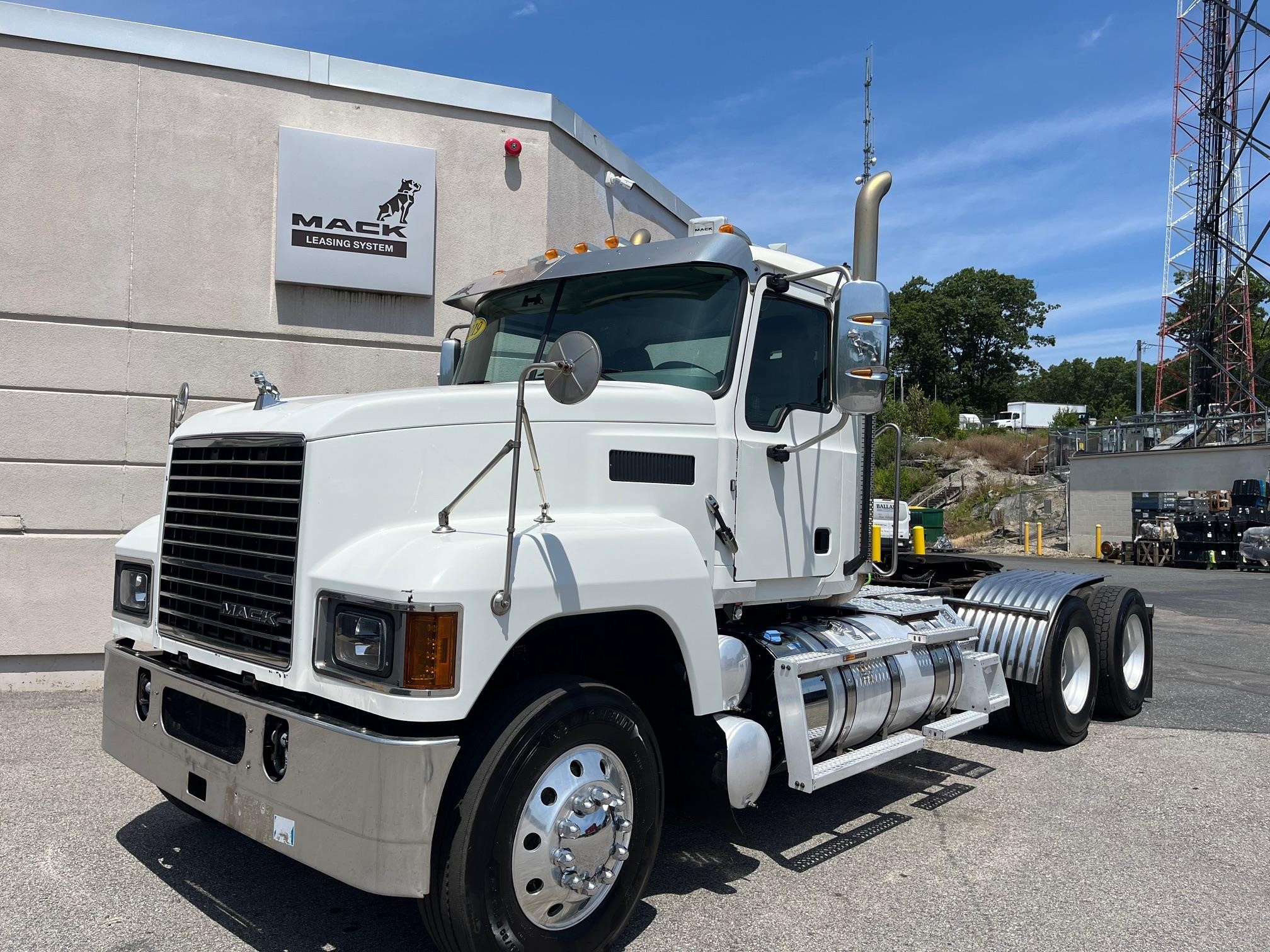 2019 MACK PINNACLE 64T - image 1 of 6