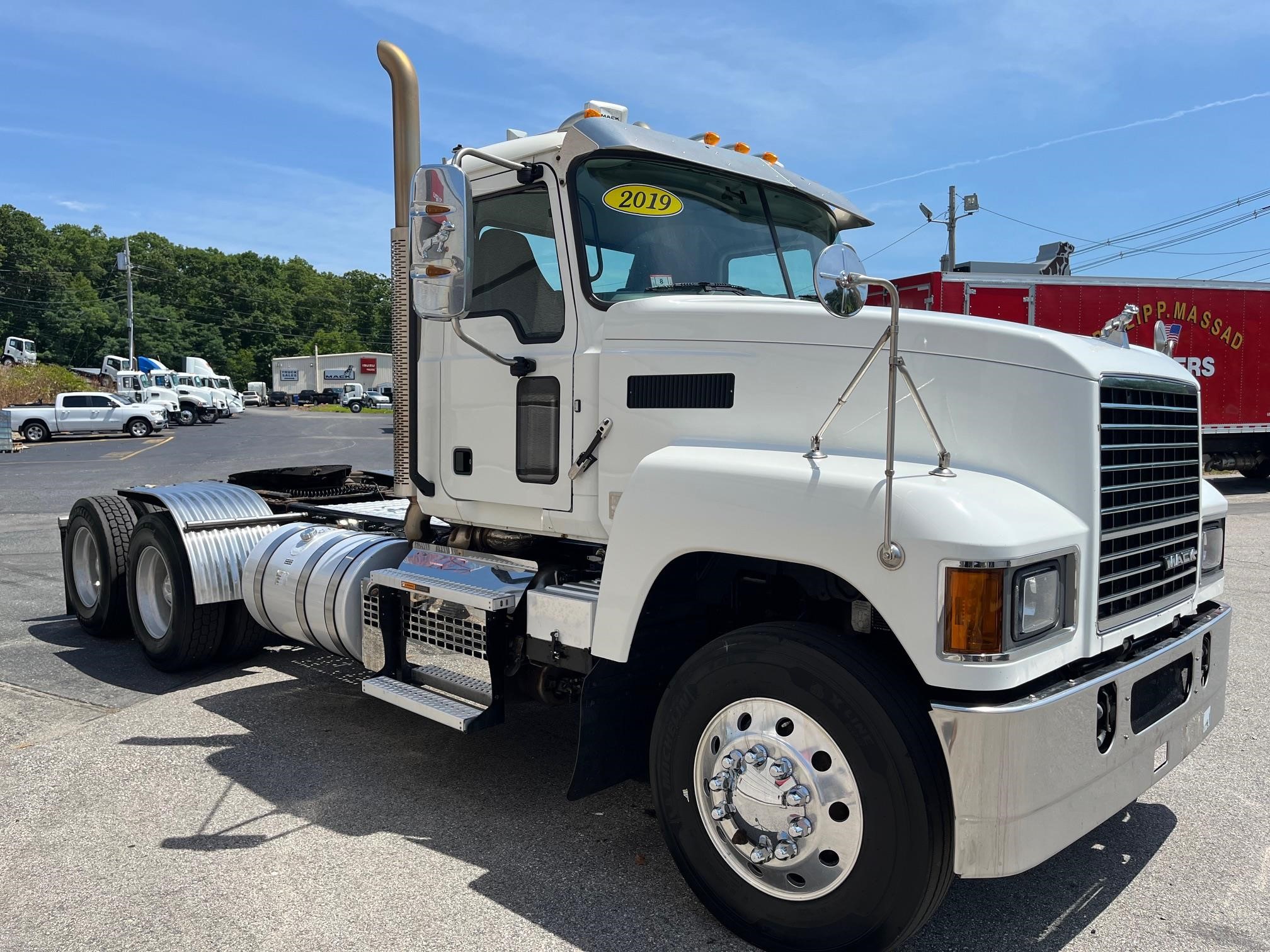 2019 MACK PINNACLE 64T - image 2 of 6