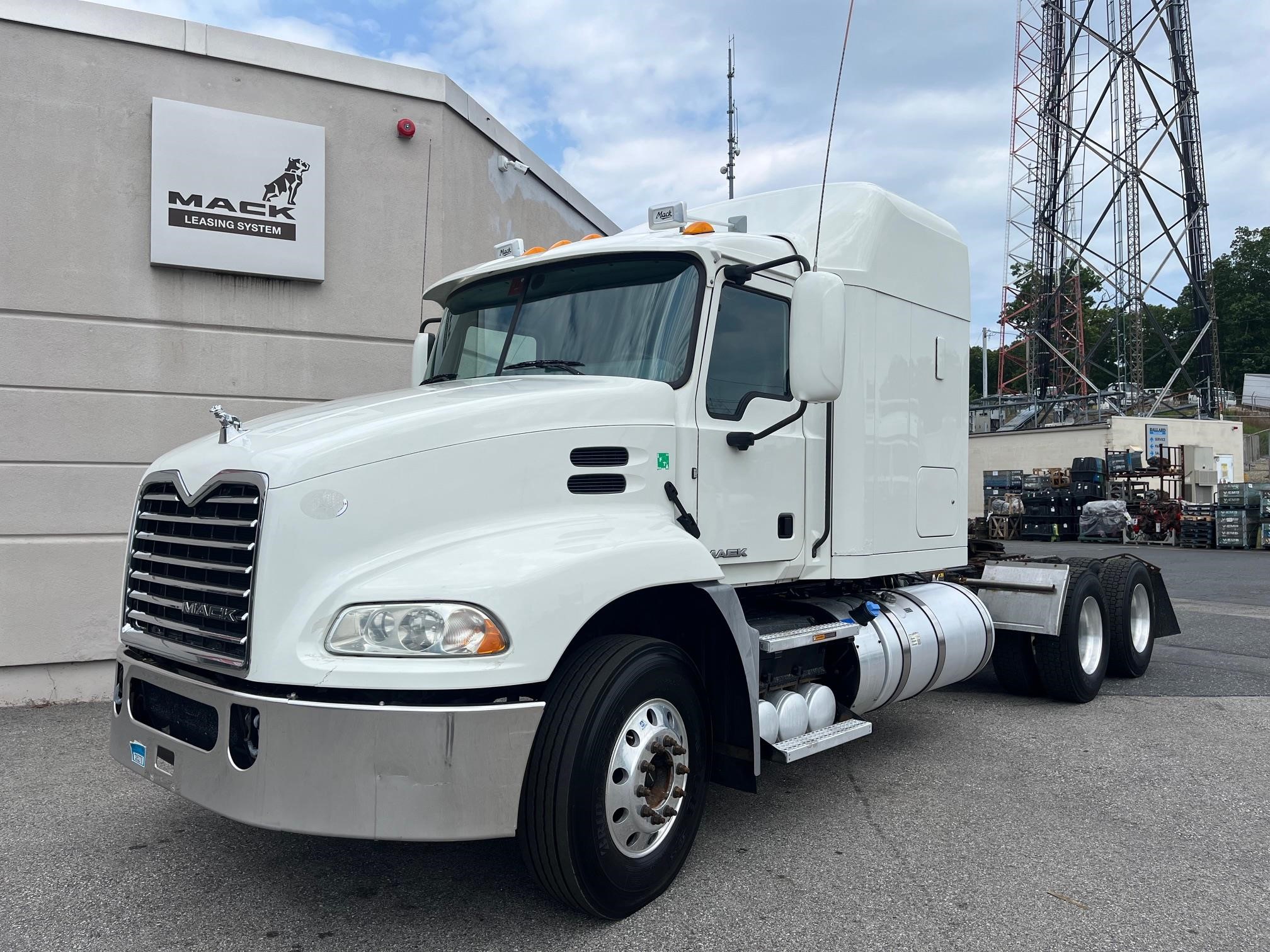 2018 MACK PINNACLE CXU613 - image 1 of 6