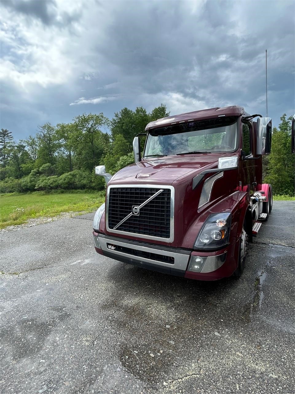 2019 VOLVO VNL64T300 - image 1 of 6