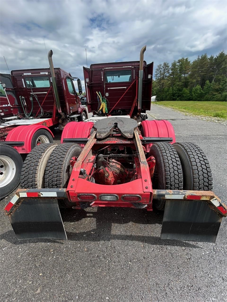 2019 VOLVO VNL64T300 - image 5 of 6