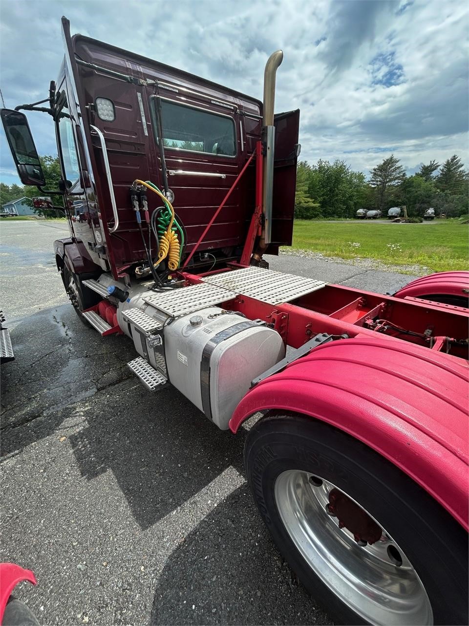 2019 VOLVO VNL64T300 - image 6 of 6