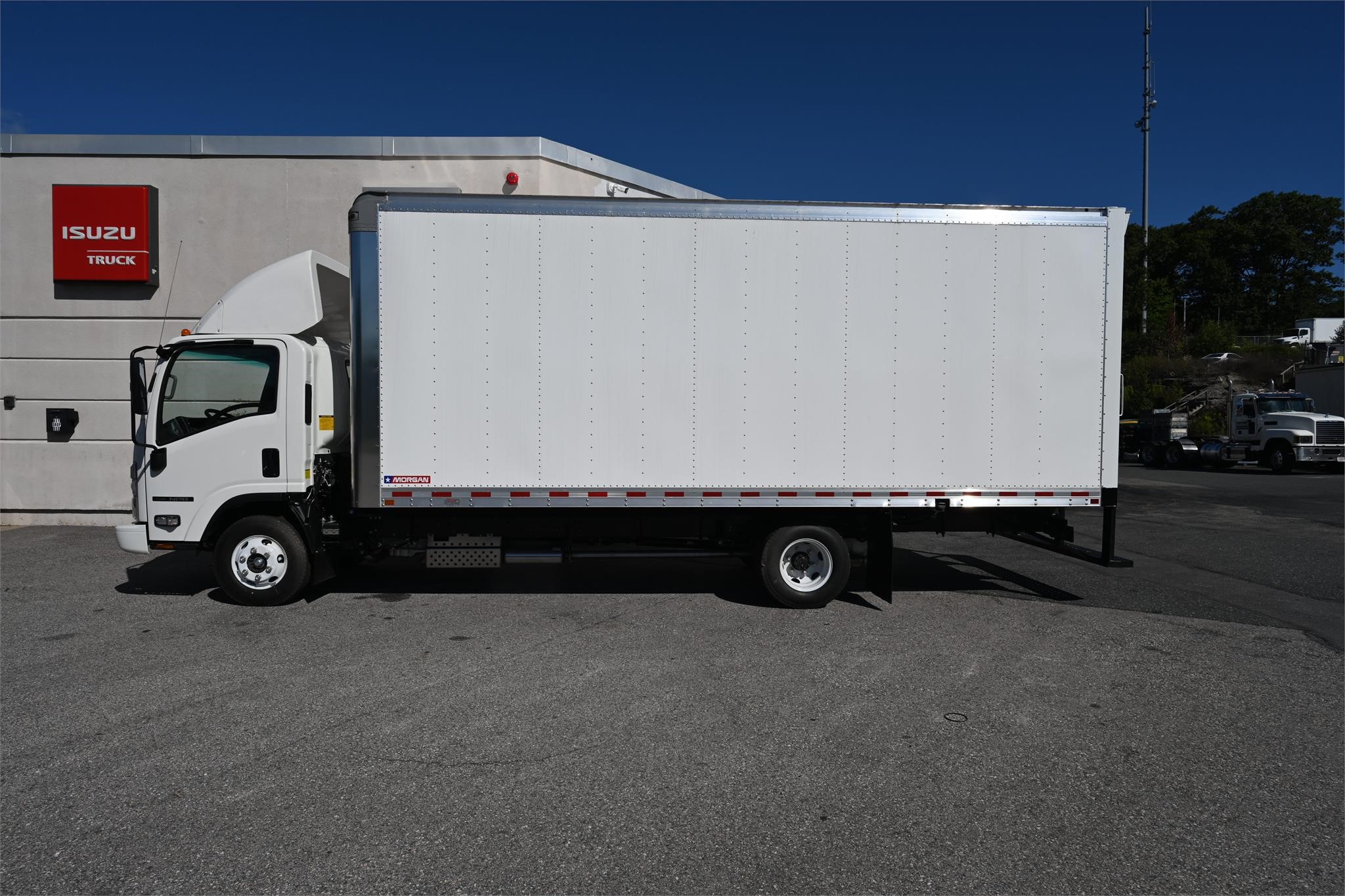 2024 ISUZU NPR - image 2 of 6