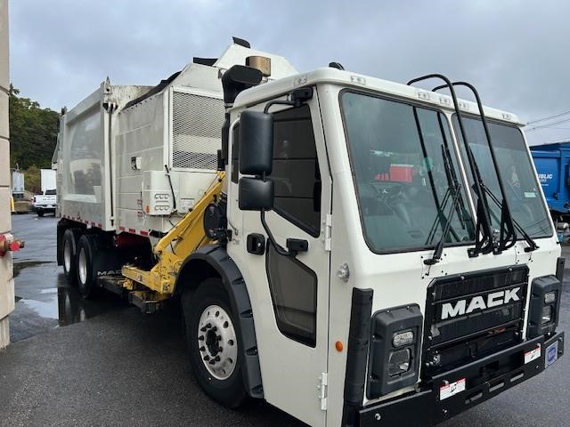 2022 MACK LR64 - image 2 of 6