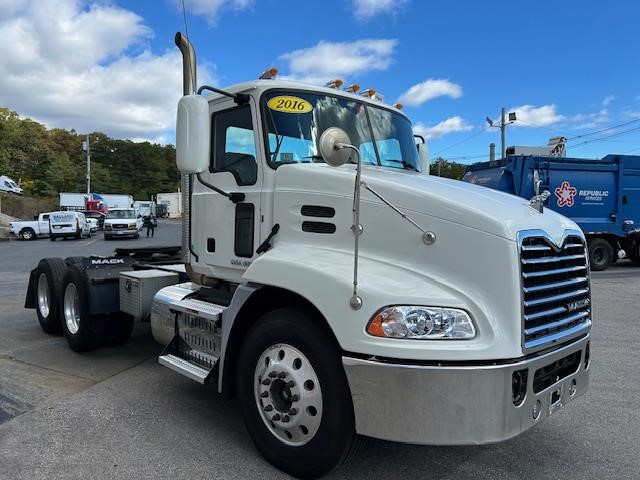 2016 MACK PINNACLE CXU613 - image 2 of 6