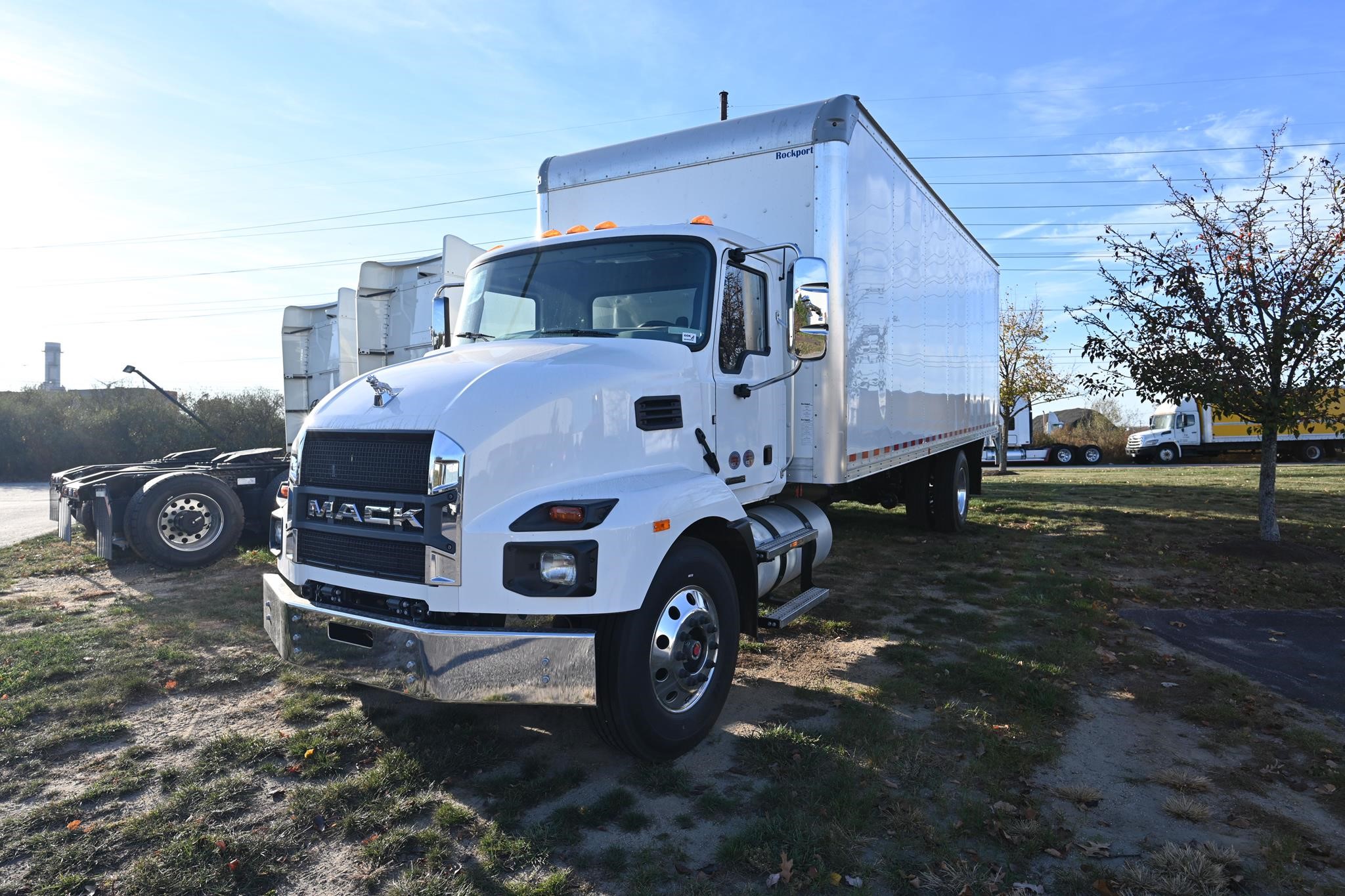 2025 MACK MD6 - image 1 of 6