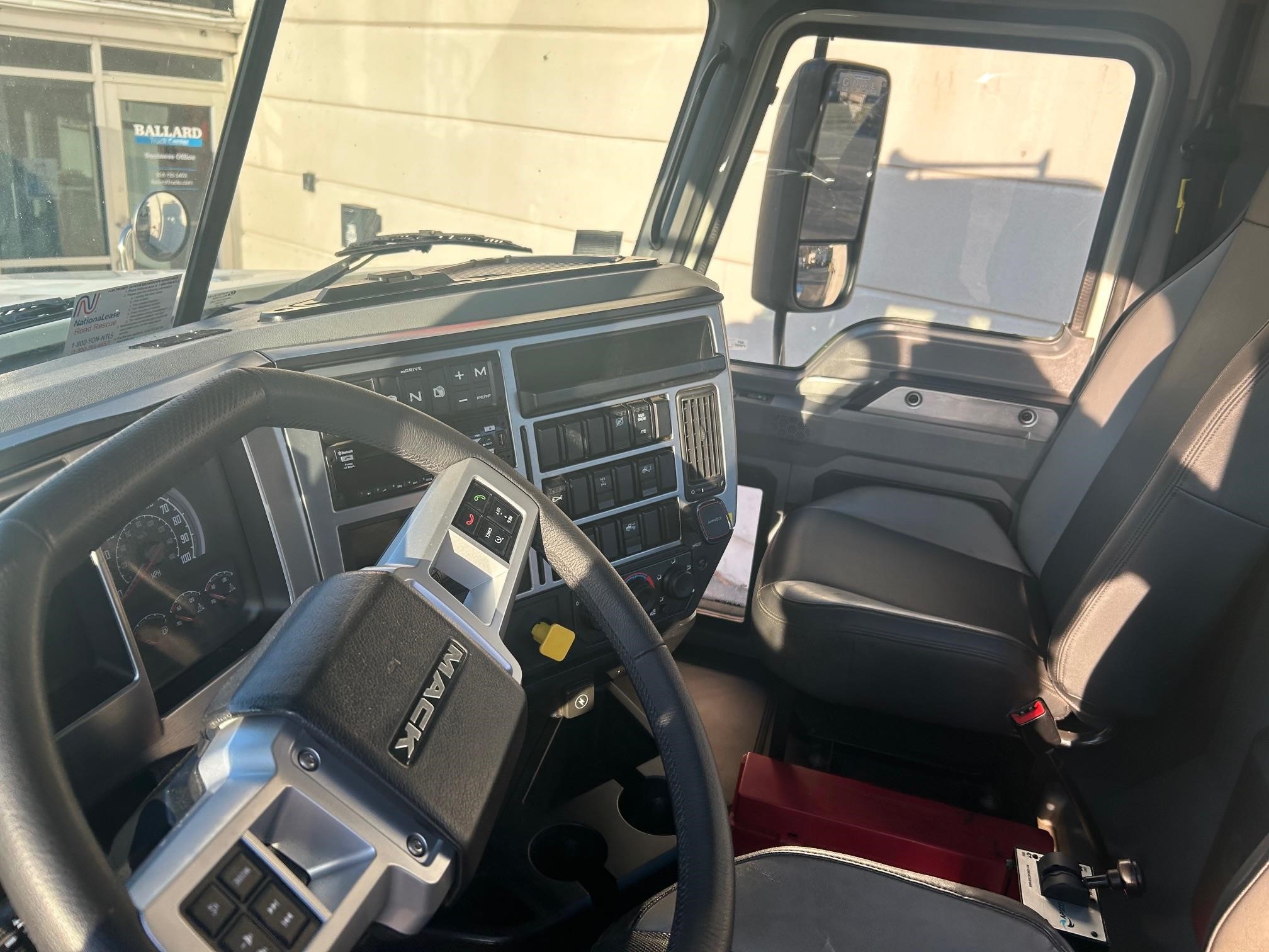 2019 MACK PINNACLE 64T - image 4 of 6