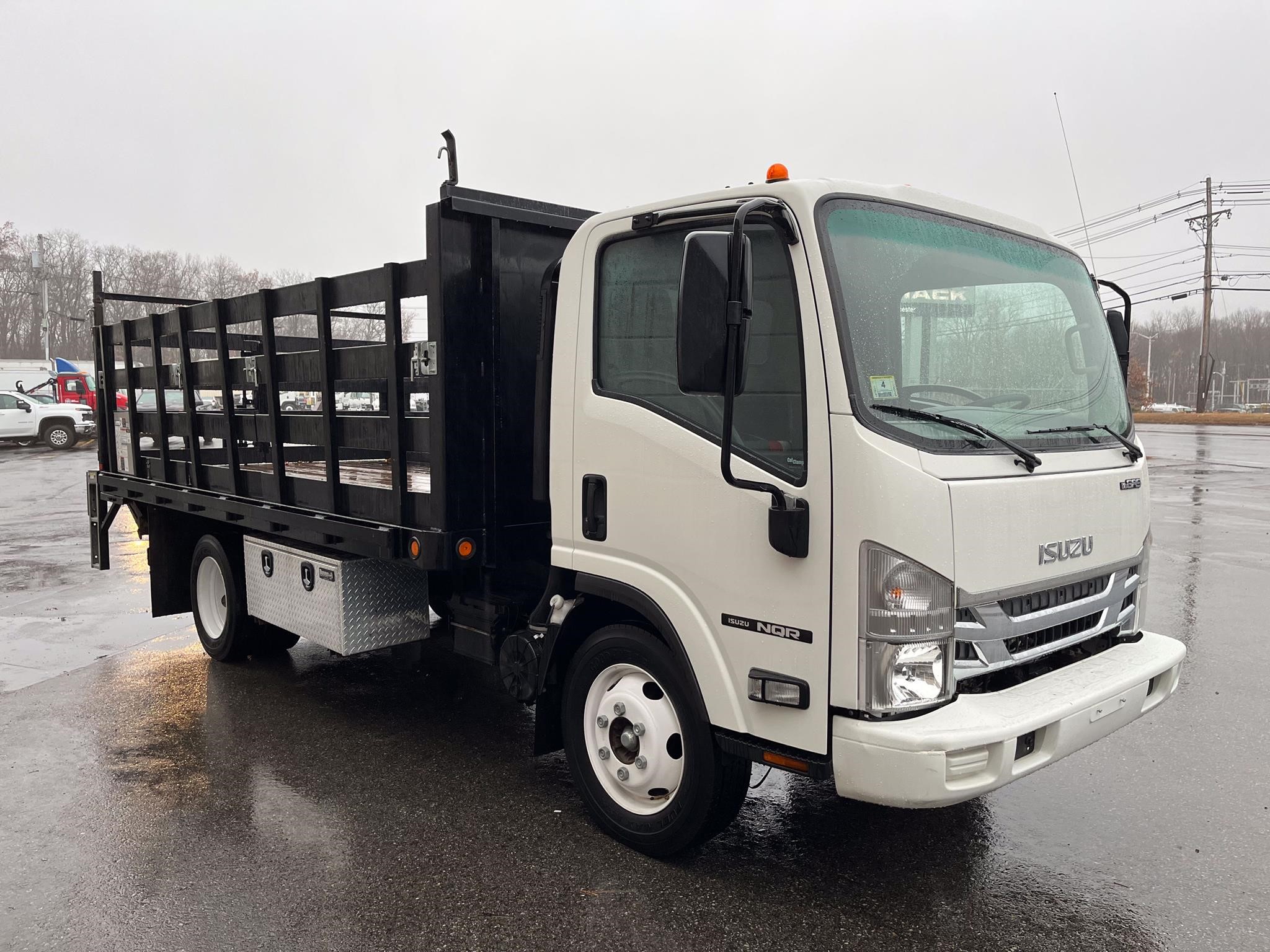 2022 ISUZU NQR - image 3 of 6