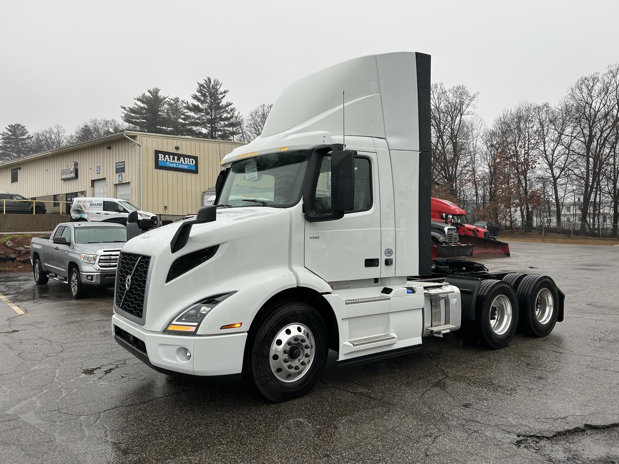 2025 VOLVO VNR64T300 - image 1 of 6