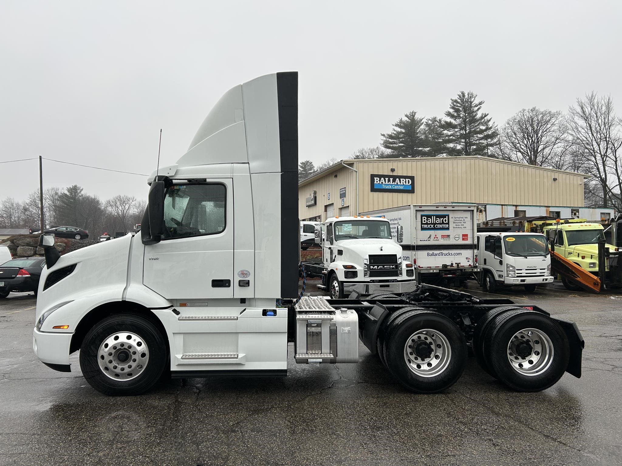 2025 VOLVO VNR64T300 - image 6 of 6