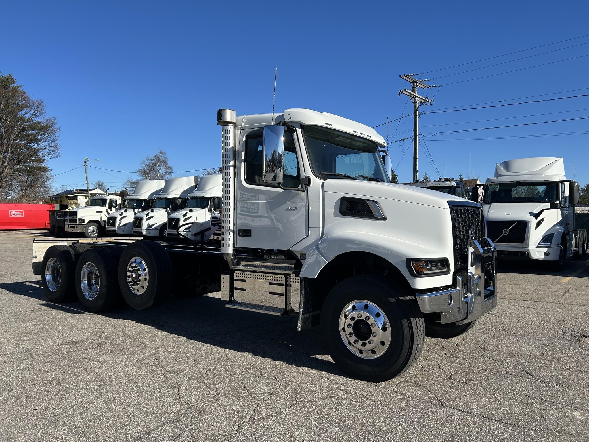 2025 VOLVO VHD84B300 - image 1 of 5