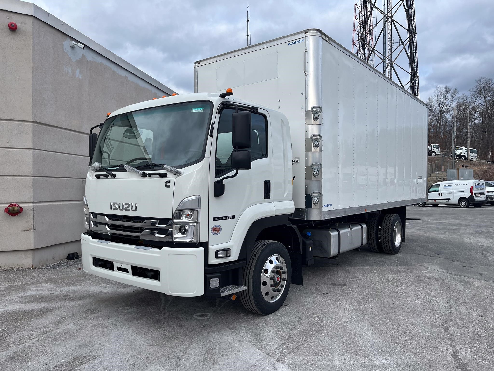 2025 ISUZU FTR - image 1 of 6