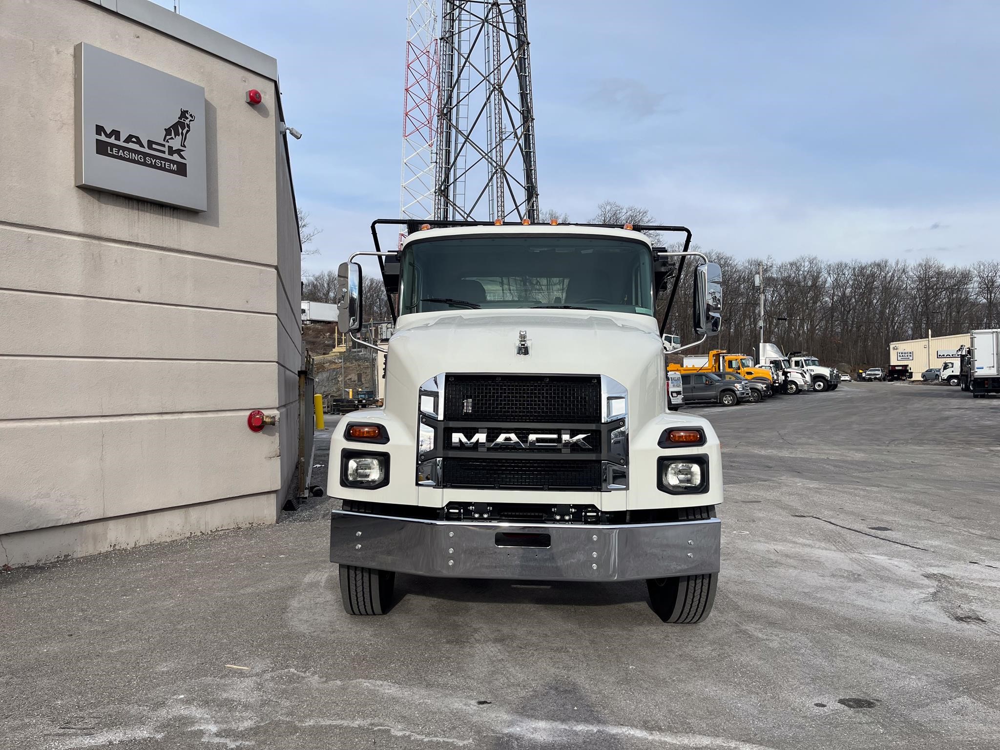 2024 MACK MD6 - image 2 of 6