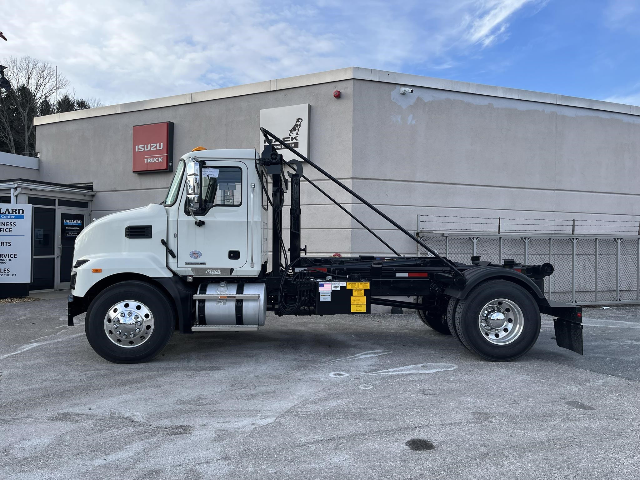 2024 MACK MD6 - image 3 of 6