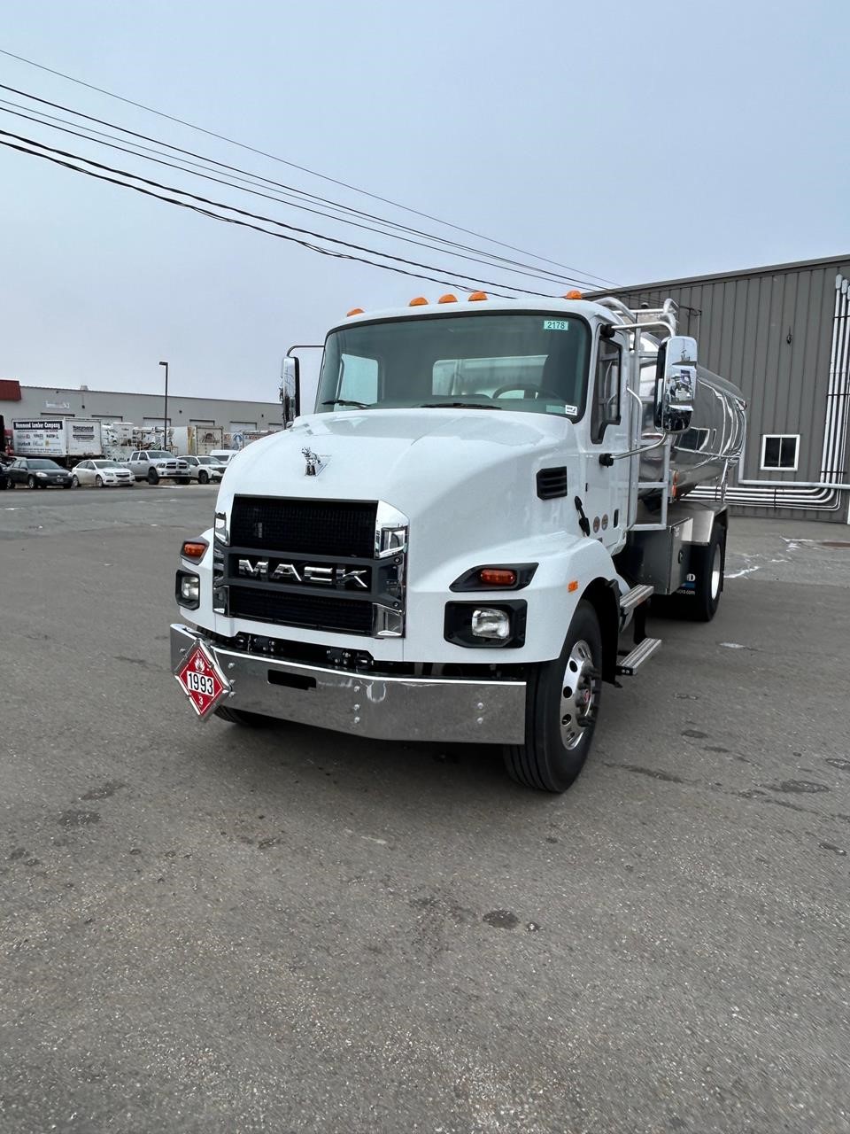 2025 MACK MD7 - image 2 of 6