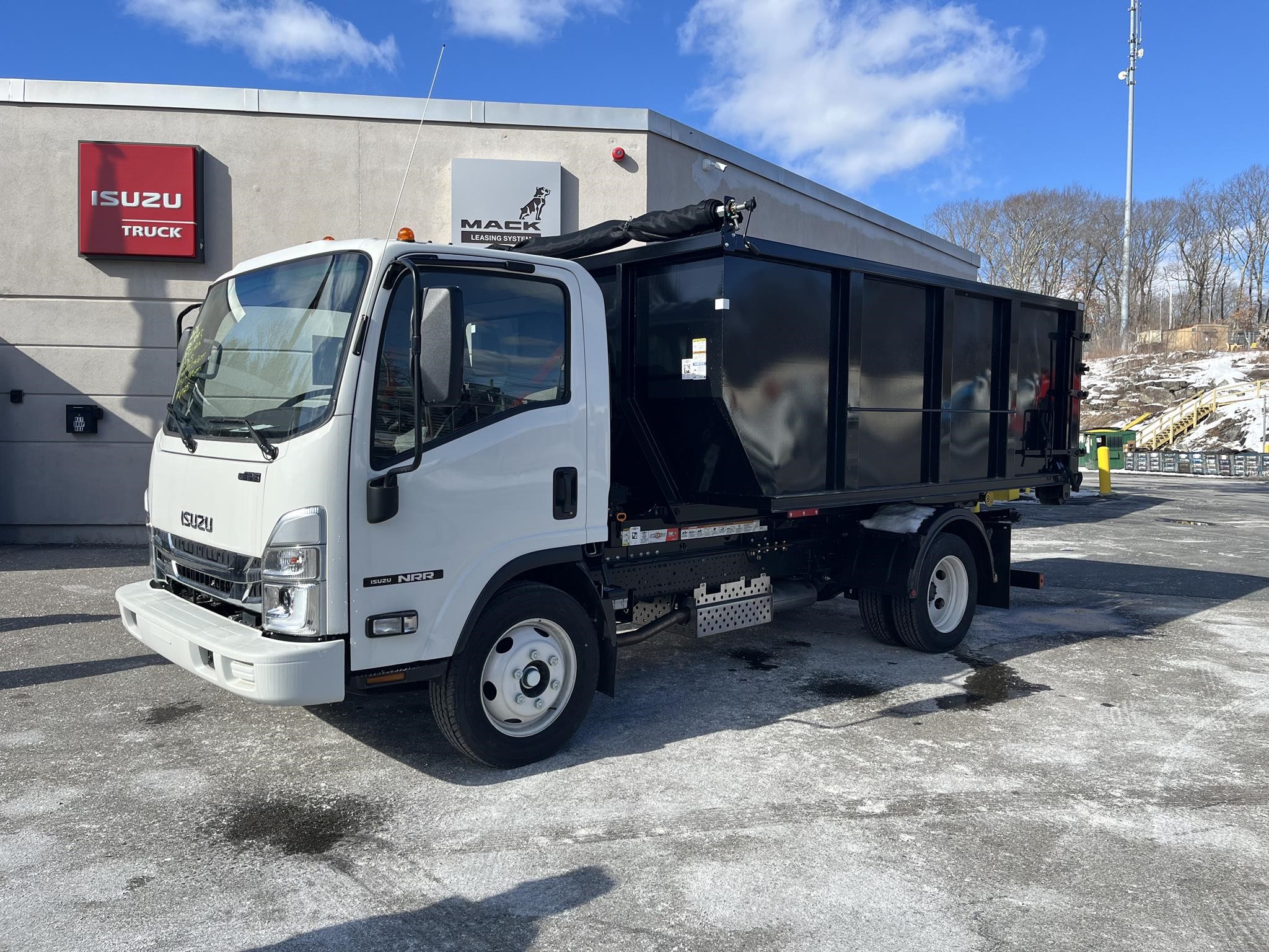 2025 ISUZU NRR - image 1 of 6