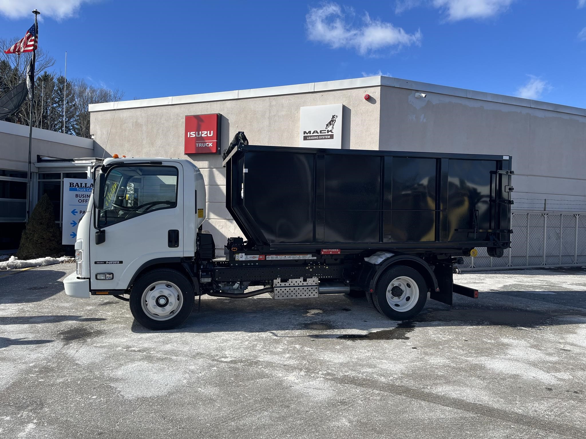 2025 ISUZU NRR - image 6 of 6