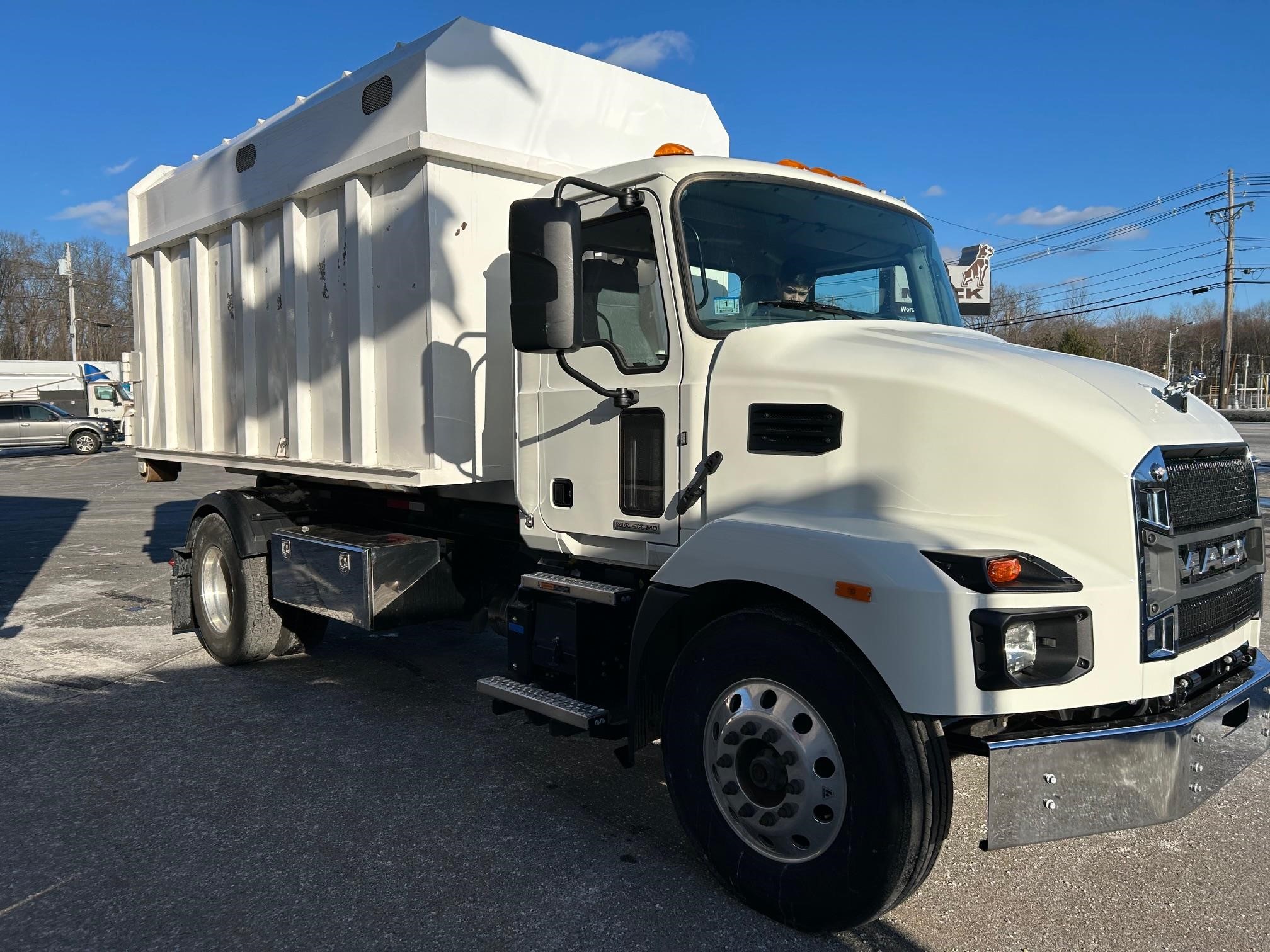 2024 MACK MD6 - image 2 of 6