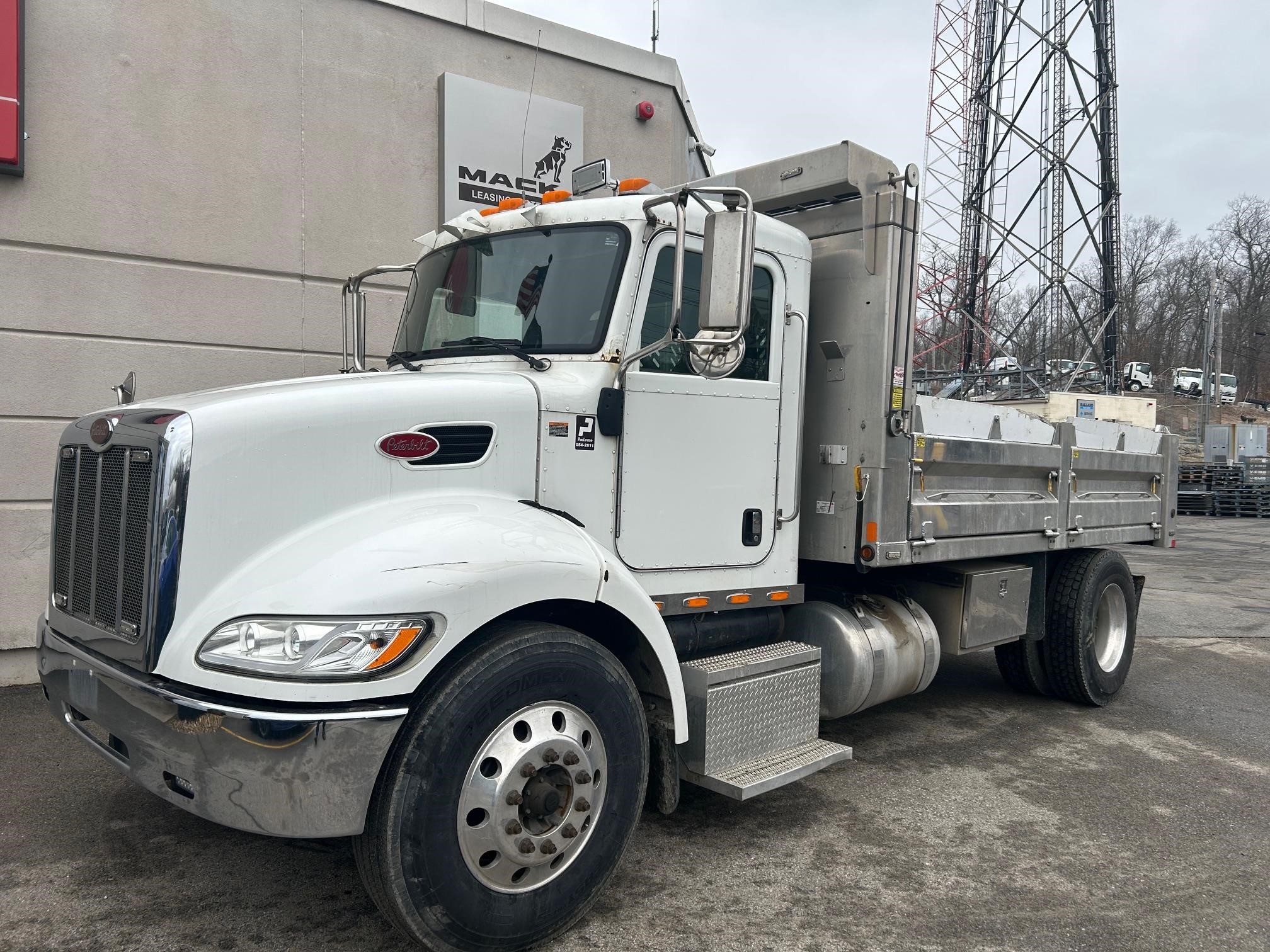 2012 PETERBILT 337 - image 1 of 6